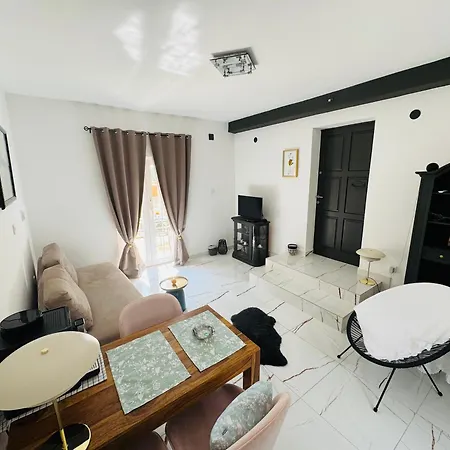 South Side, Apartment